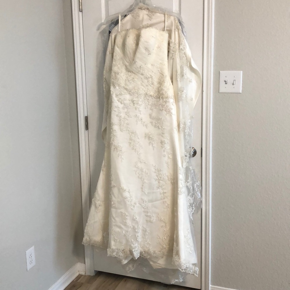 Strapless, A-line, ivory wedding dress